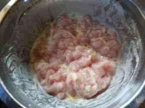 拌好后的里脊肉