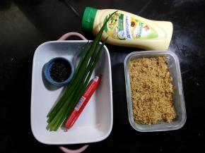 在面团发酵时候，准备好所需要的配料。