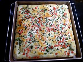 不要烘烤太久，以免表面干硬，容易卷裂掉。具体时间和温度根据自家烤箱适当调整。