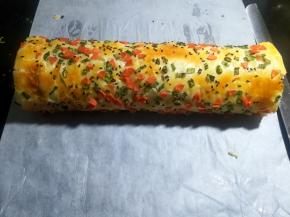 晾凉后的面包卷就可以切块食用了。