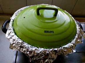 盖上锅盖，大火烤制十分钟后转中大火。