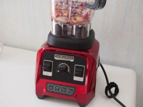 启动机器，我用的三档，不到1分钟，鸡肉就成了细腻的鸡肉泥