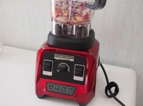 启动机器，我用的三档，不到1分钟，鸡肉就成了细腻的鸡肉泥