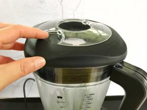 盖上盖子和加料口盖。