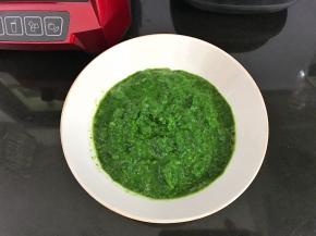 程序完成后倒出菠菜汁。