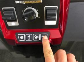 开启电源后选择纯果汁程序按钮。