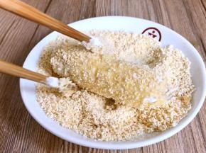 然后裹满面包糠