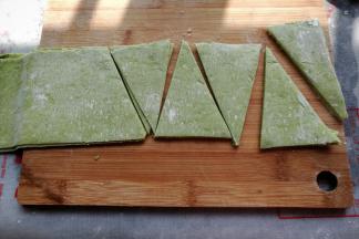 然后切成三角形