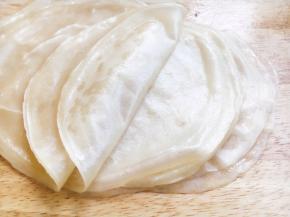 一张一张的春饼轻松的揭开。