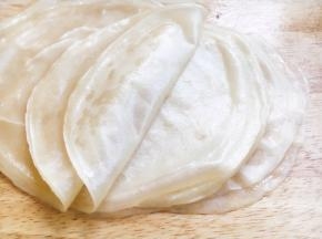 一张一张的春饼轻松的揭开。