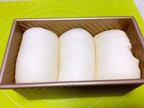 面团发酵至8分满即可，烤箱预热180度