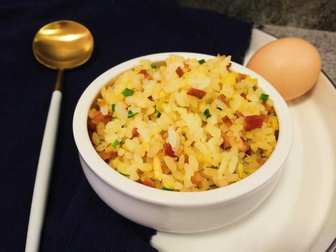 香葱培根蛋炒饭