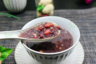 养胃香浓的粥就好了，热气腾腾，满满的爱，给家人