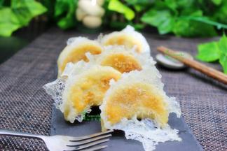 美味出锅，漂亮吧，记得留一个自己吃，不然就像我一样，要煎三锅才能抢到一个来吃。