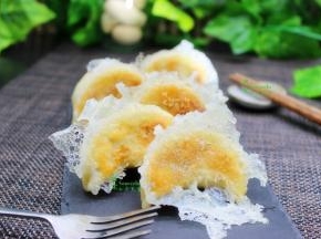 美味出锅，漂亮吧，记得留一个自己吃，不然就像我一样，要煎三锅才能抢到一个来吃。