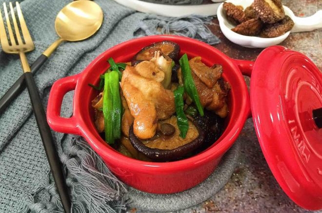 香菇焖鸡腿