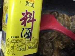 最好加入一点料酒
