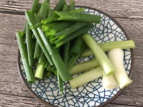 葱分成葱白和葱叶