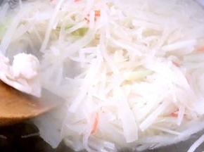 加入猪油，炒匀