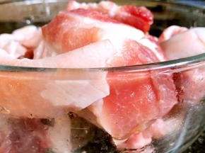 再洗净沥水，备用