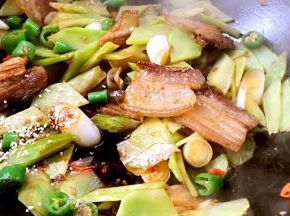 调入鸡精炒匀即可