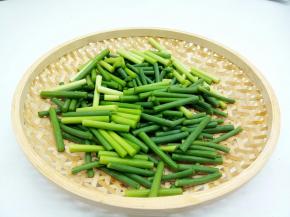 蒜薹切寸段