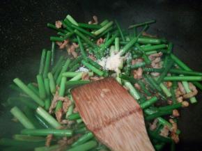 鸡粉少许，调味即可出锅。