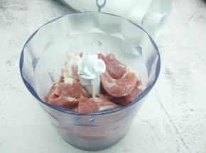 猪肉片放搅拌机【有耐心的可以手工剁】