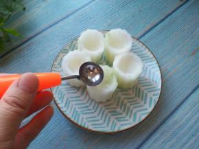 中间挖出一小勺