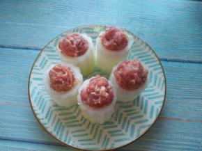 把肉馅放在冬瓜里