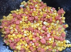 继续翻炒一分钟即可出锅啦。