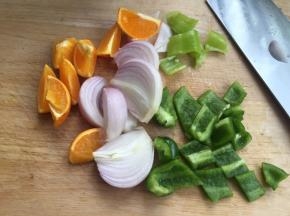 橙子，洋葱，青椒切块