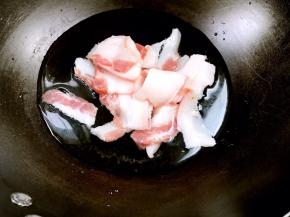 冷水下锅焯去血水