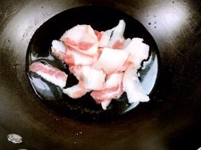 冷水下锅焯去血水