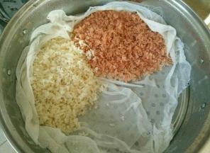 提前蒸好糯米。