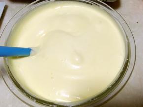 最后再用刮棒将底下的面糊翻拌均匀