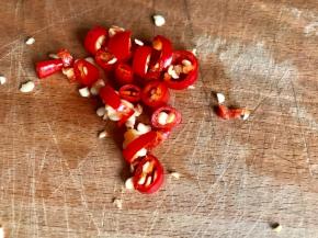 小米椒洗净切小段