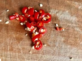 小米椒洗净切小段