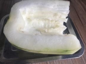 冬瓜洗净去皮，去瓤