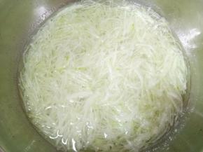 焯好后捞出来放入冷水中浸泡一个小时