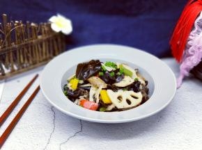 多种食材，营养丰富。