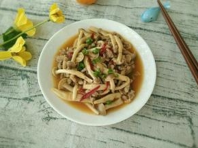 装盘，撒上葱花。