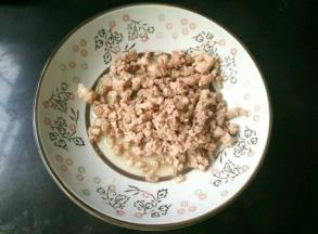 变色后盛出备用。