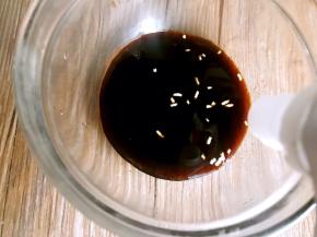 胡椒粉、鸡精粉拌匀