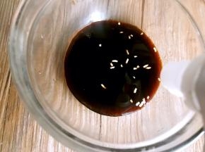 胡椒粉、鸡精粉拌匀