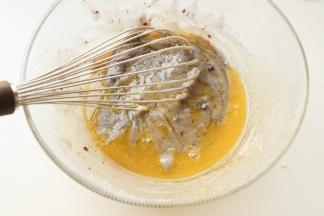 加入刚才融化好的黄油。