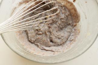 最后的面糊是这样子的，看着有点粗糙，但没关系，烤好之后是很好吃的。