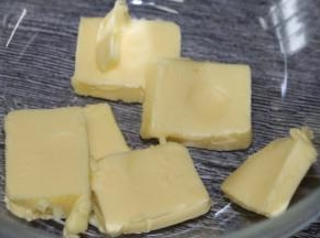 黄油软化至轻按有坑