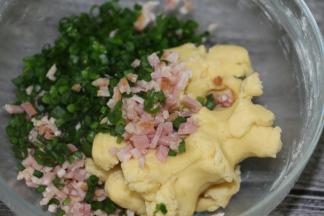 加入培根和葱花