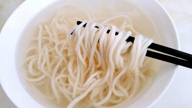 捞出过入一下凉水。